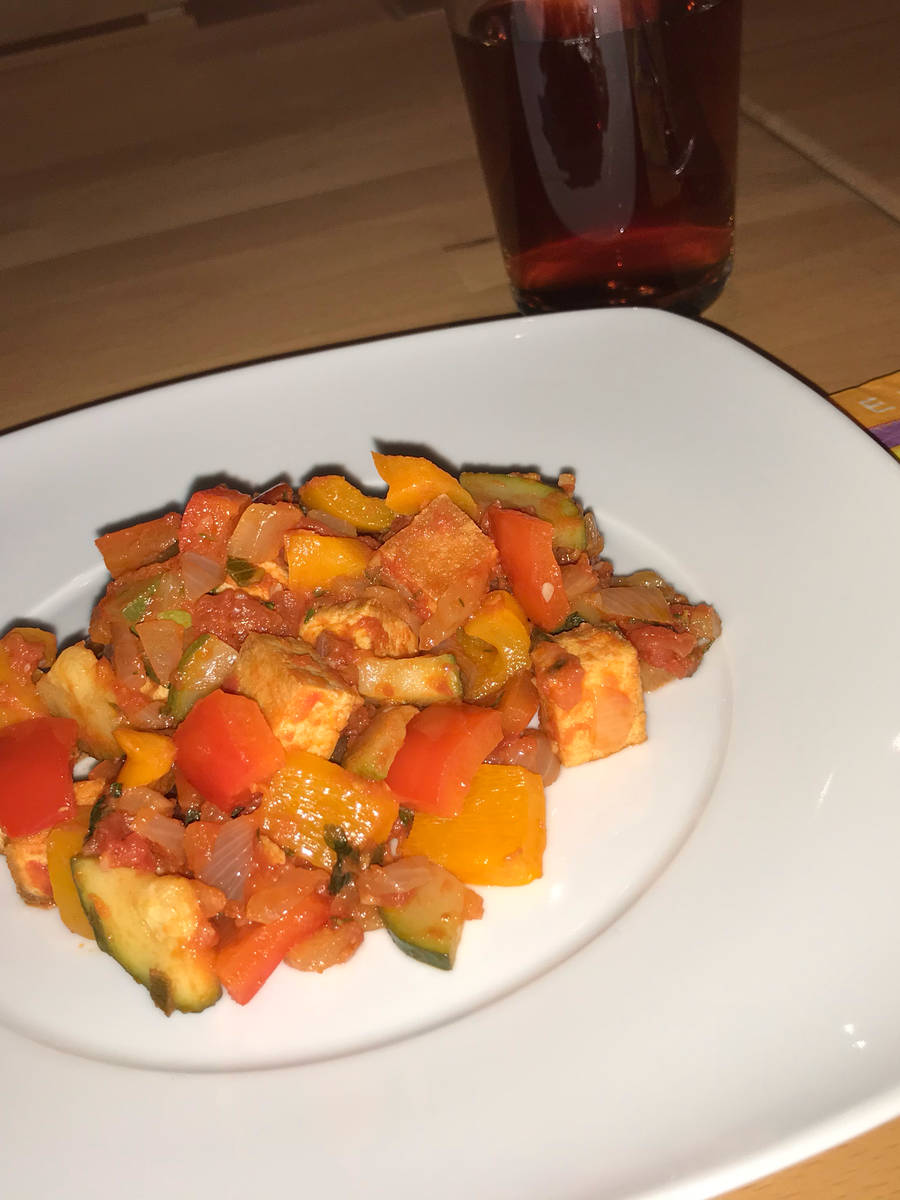 Kartoffel - Würstelgulasch | Rezept | Kitchen Stories