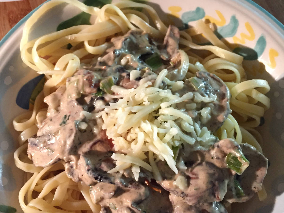 Bandnudeln mit Pilz-Frischkäsesauce | Rezept | Kitchen Stories
