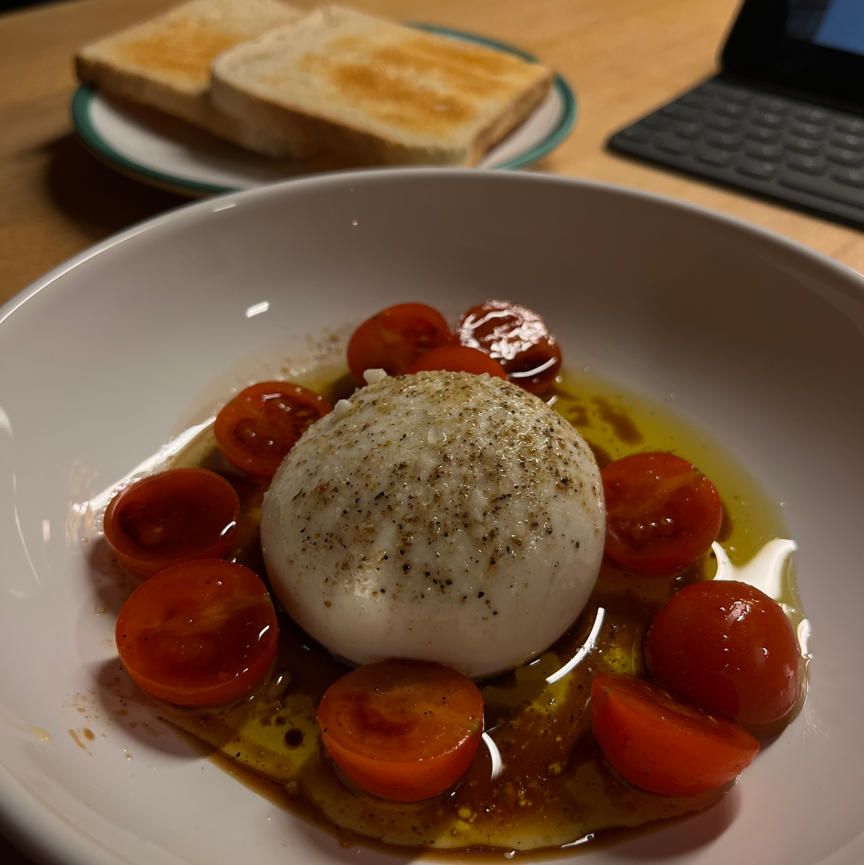 Burrata | marinierte Tomaten | Toast