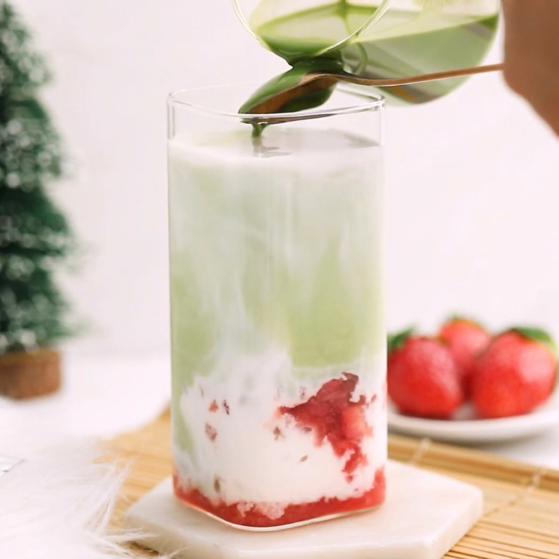 Matcha Strawberry Latte Recipe Kitchen Stories