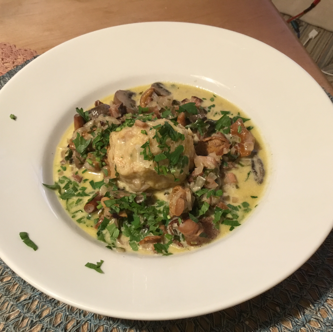 Schwammerlsoße (Pilzsuppe) mit Semmelknödel | Rezept | Kitchen Stories