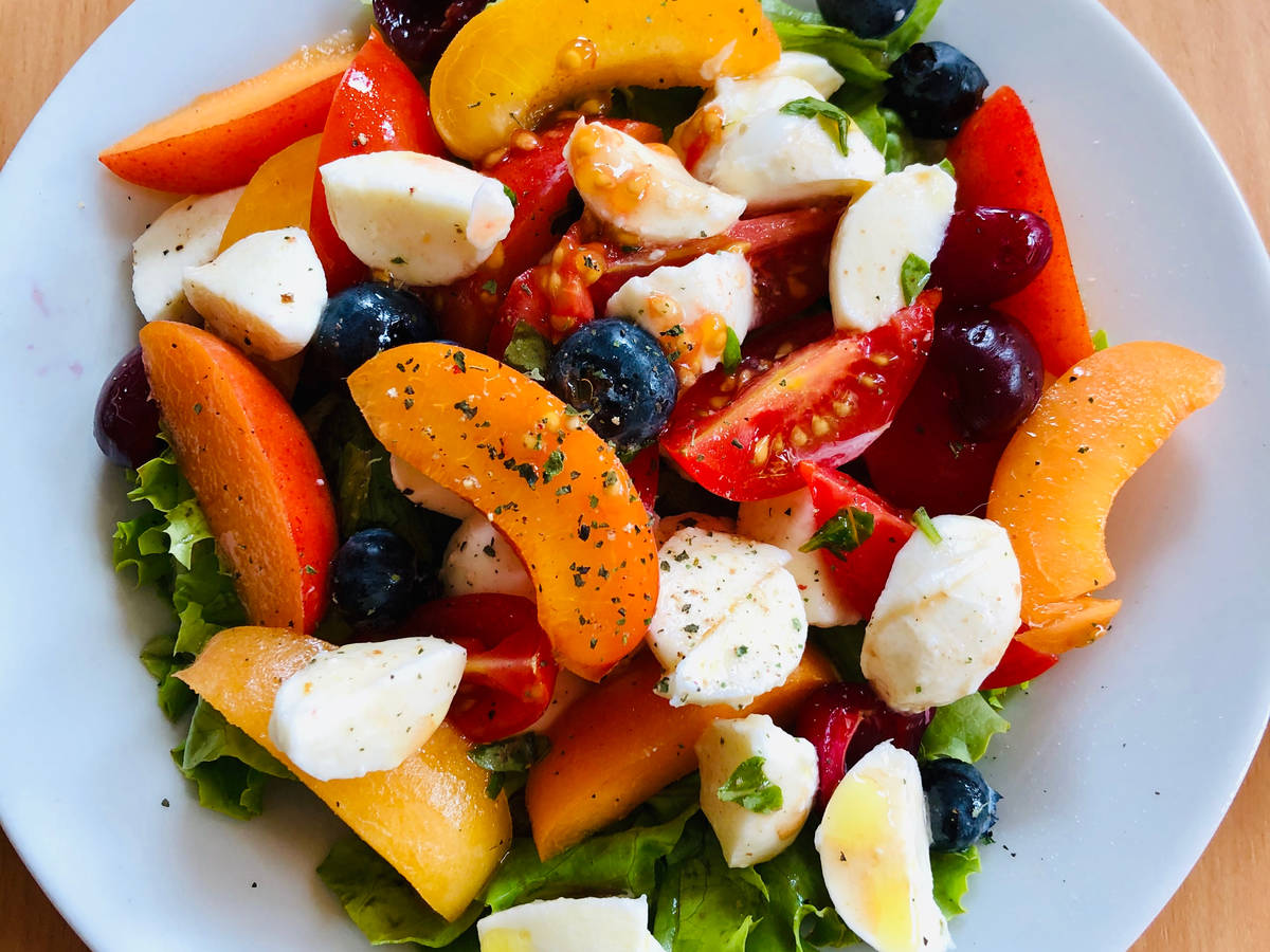 Pikant-Süßer Sommersalat | Rezept | Kitchen Stories