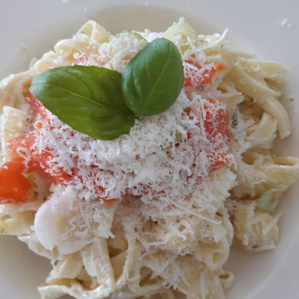 Tagliatelle mit Lachs und Parmesan | Rezept | Kitchen Stories