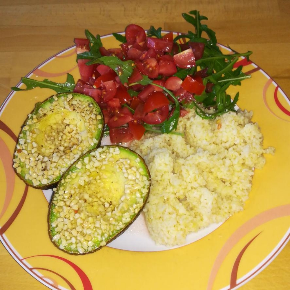 Avocado mit Mandeln überbacken