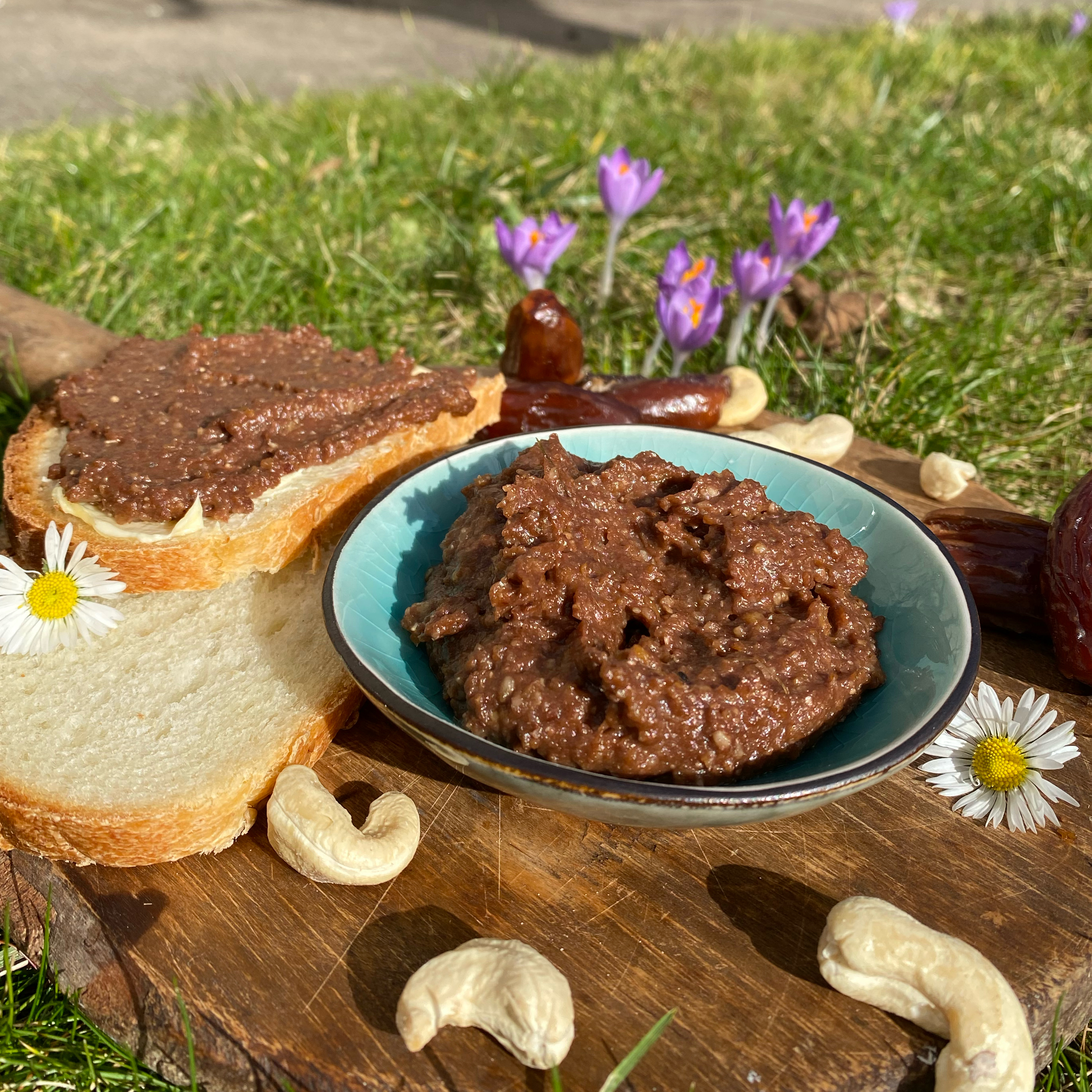 Vegane Schokocreme mit Datteln und Cashews