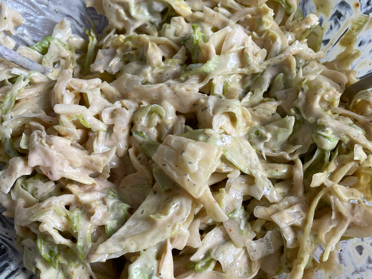 Andys Eisbergsalat mit Joghurt Dressing Rezept Kitchen Stories