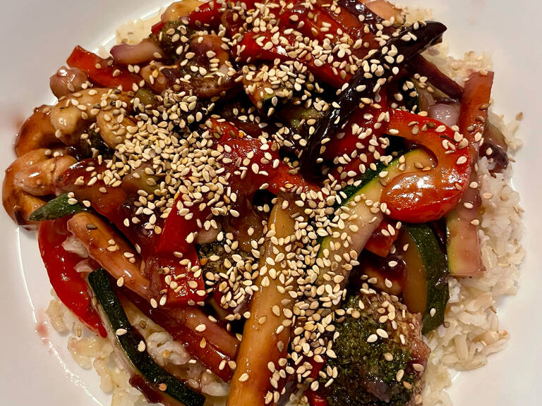 Asiatische Gemüsepfanne mit Cashews | Rezept | Kitchen Stories