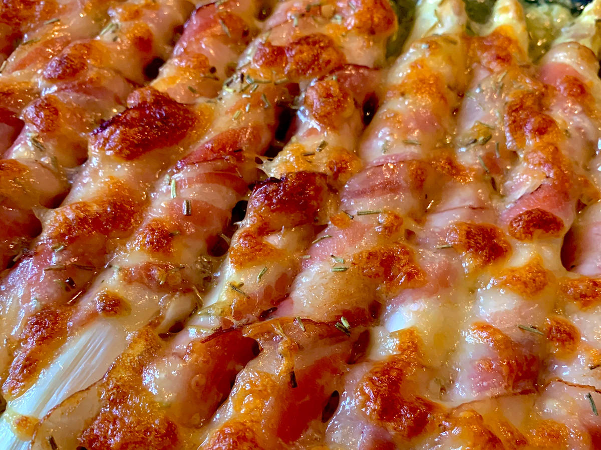 Gratinierter Spargel in Bacon | Rezept | Kitchen Stories