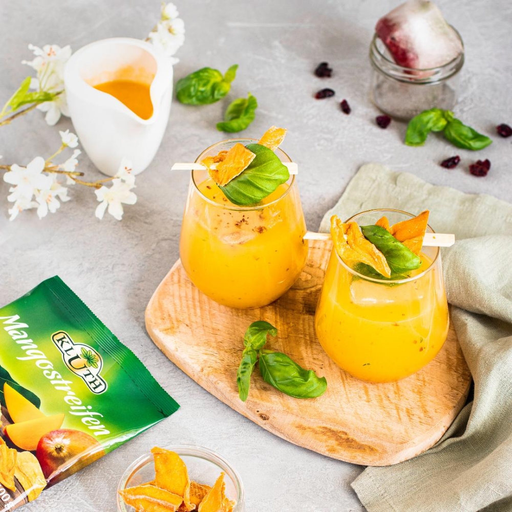 Mango-Cranberry-Spritz mit Basilikum