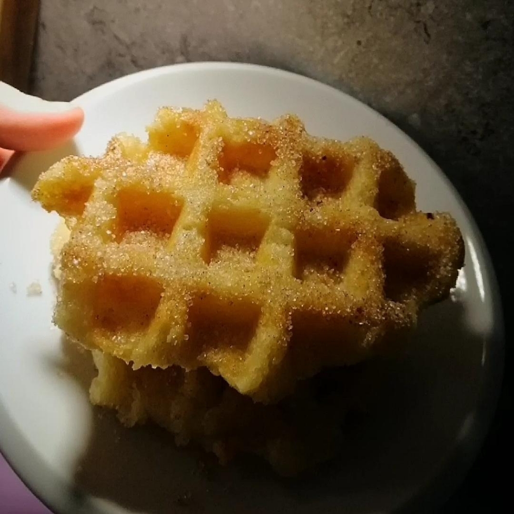 Brandteigwaffeln mit Zimt-Zucker