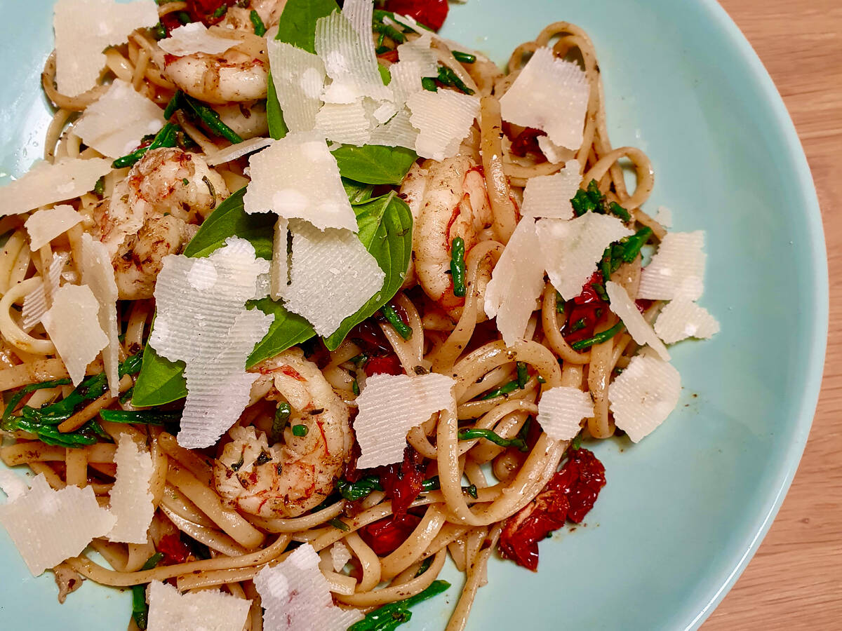 Spaghetti aglio, olio e gamberi Rezept Kitchen Stories