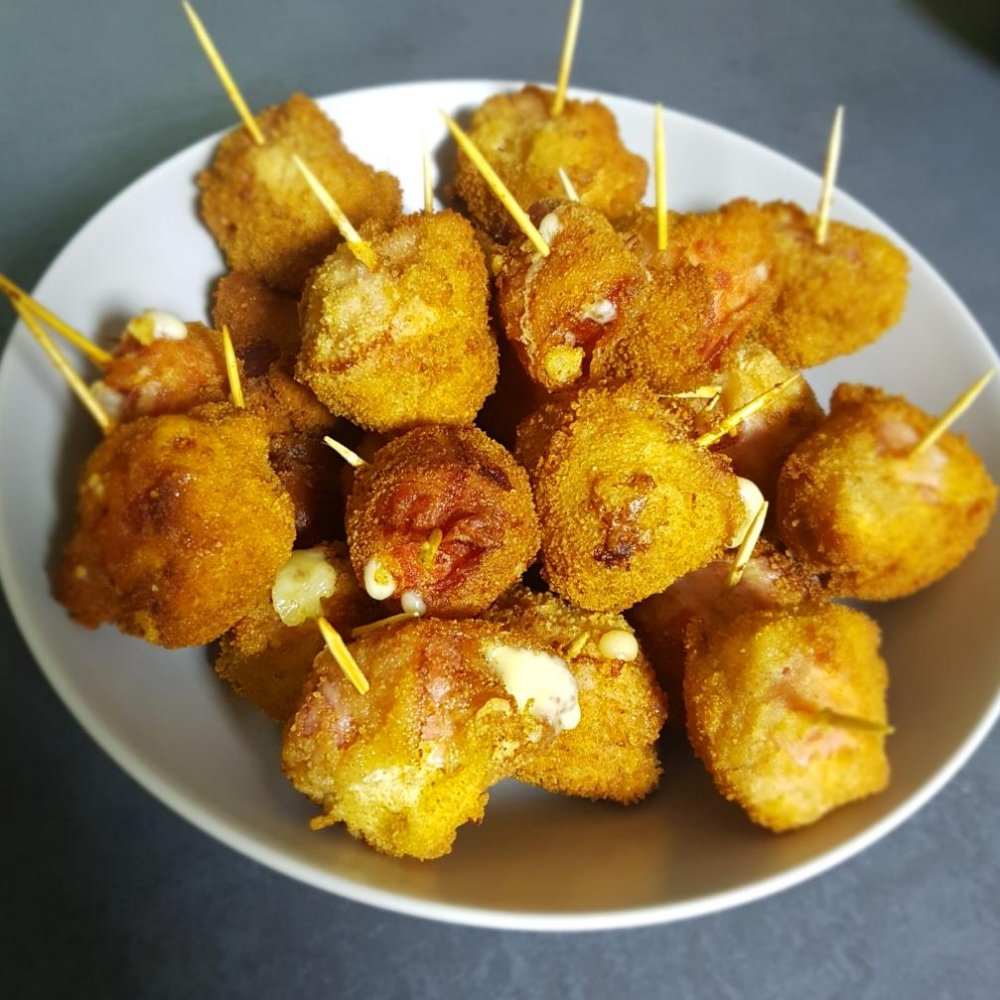 Panierte Gouda- Schinken- Spieße