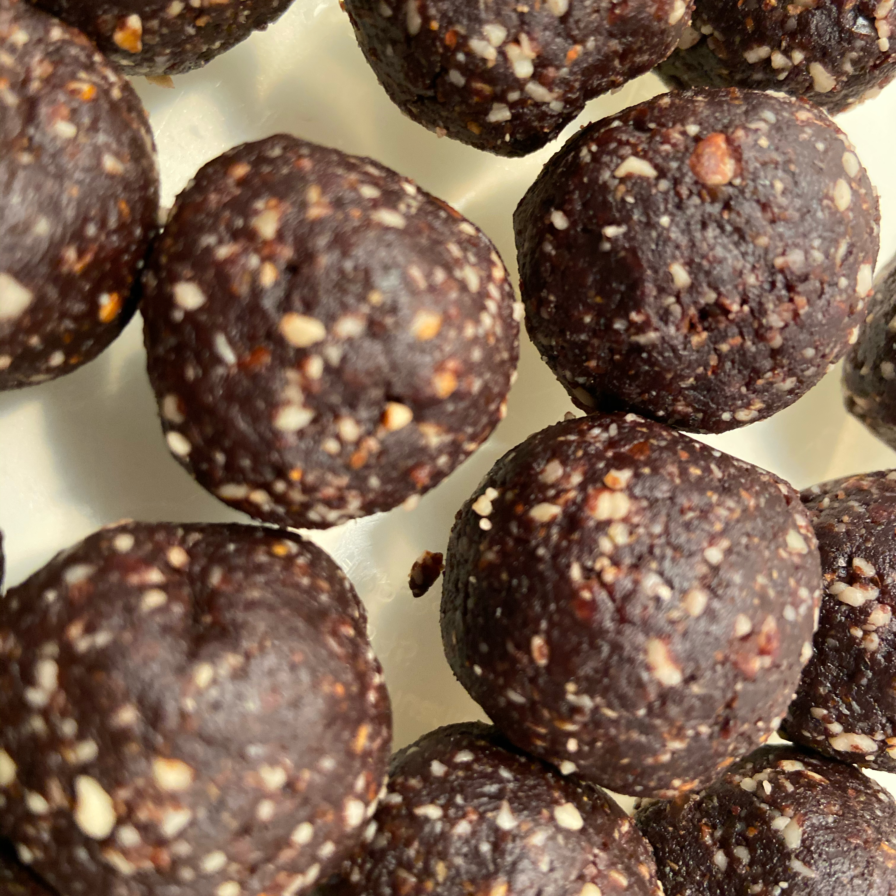 Mandel-Dattel Power Balls