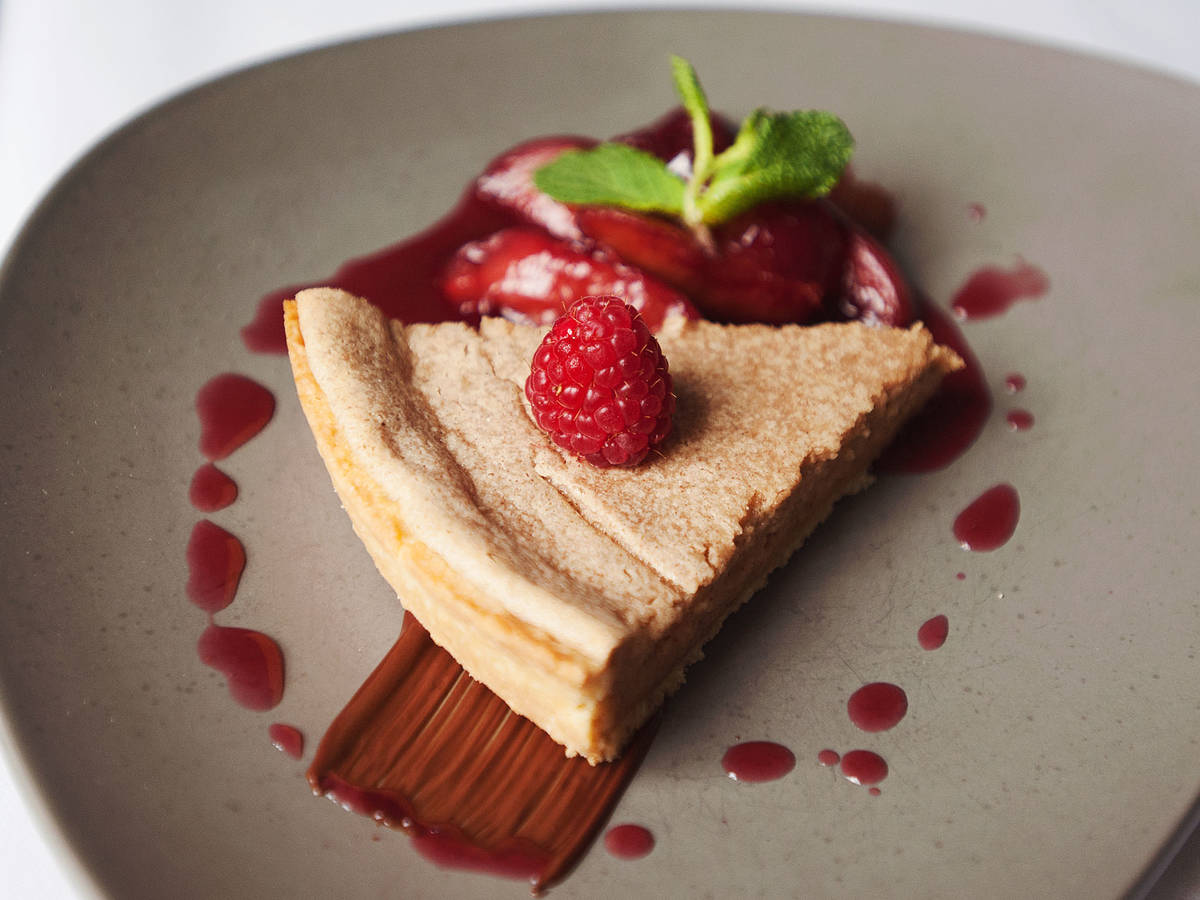 Speculaas cake with plum compote Recipe with Video Kitchen Stories