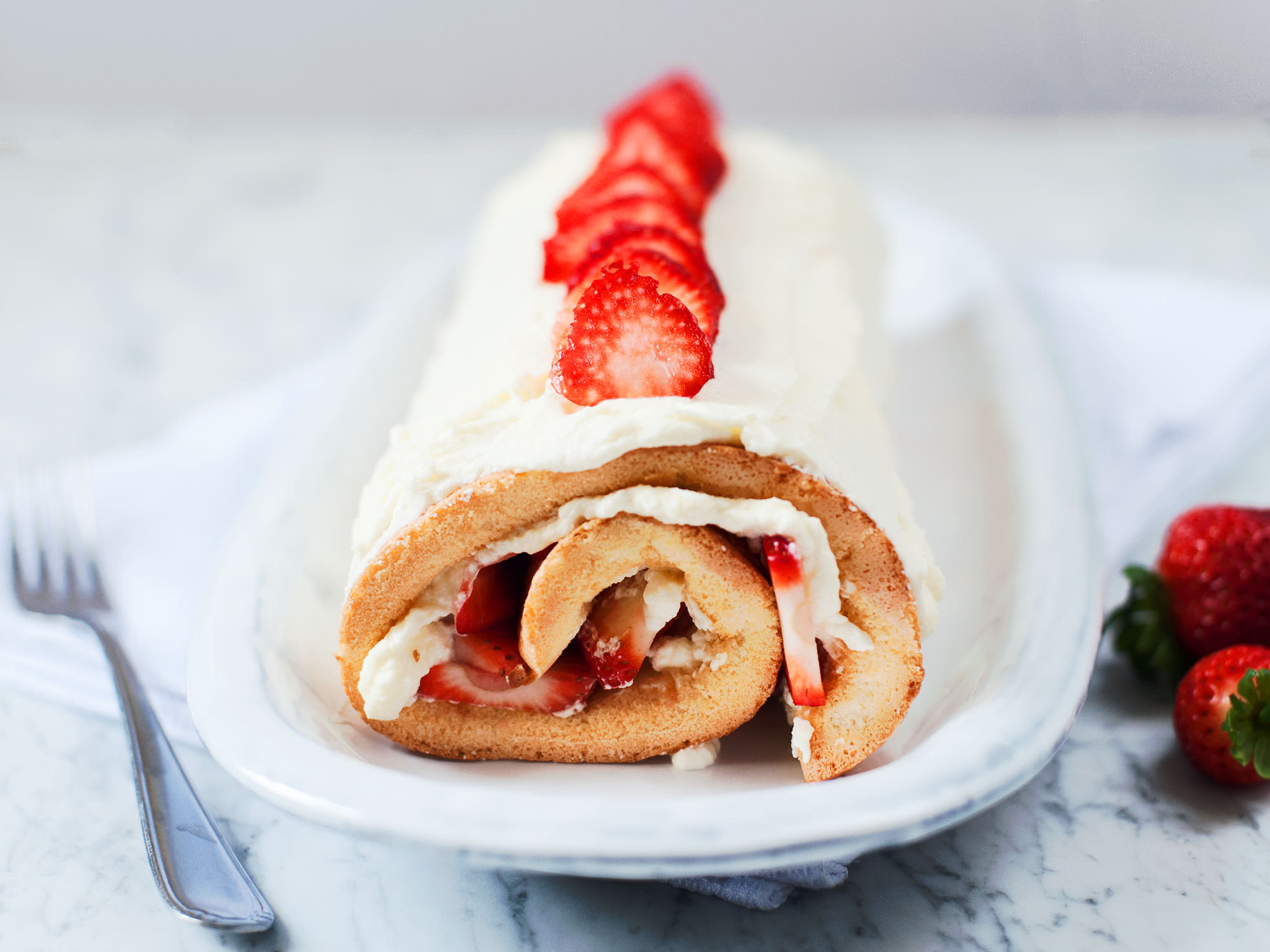 Strawberry Swiss roll Recipe Kitchen Stories