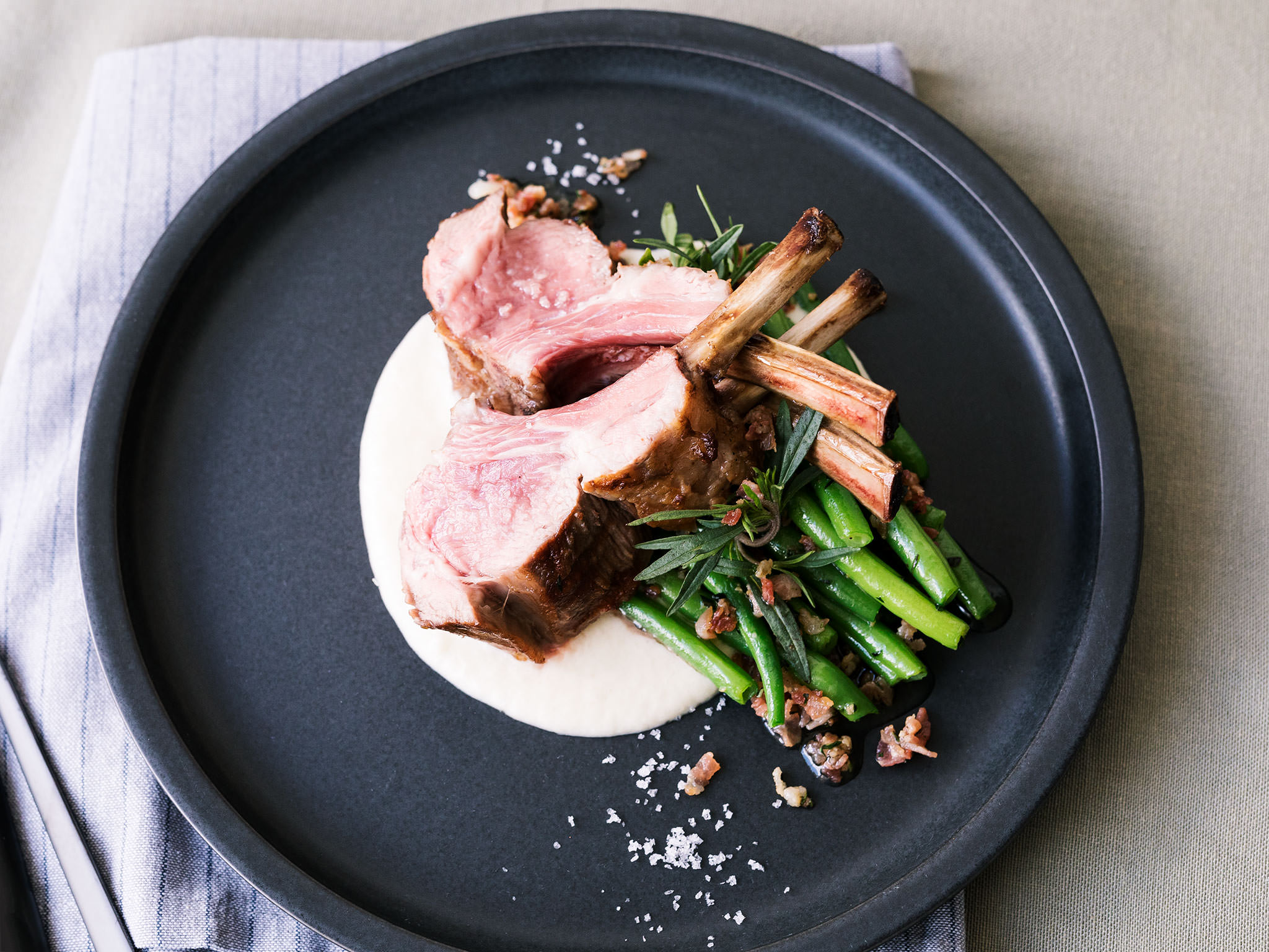 Grilled racks of lamb with green beans and onion purée Recipe