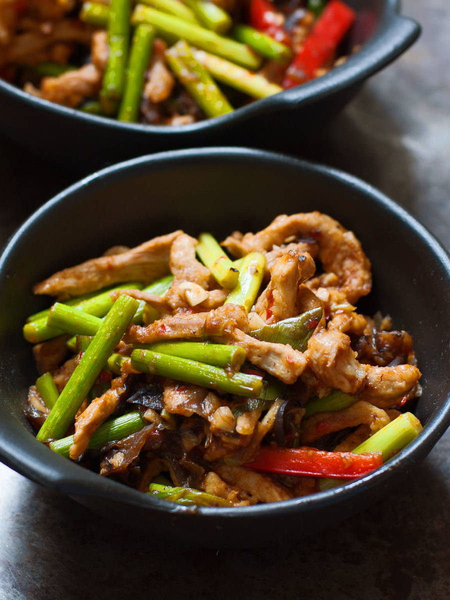 Pork stirfry with bamboo shoots and mushrooms (Yú xiāng ròu sī