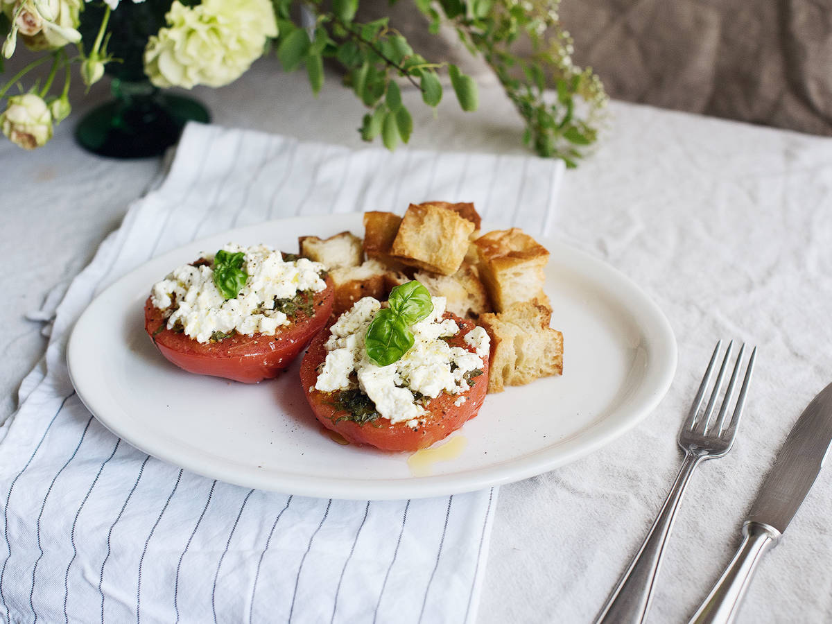 Greek tomatoes with Turkish flatbread Recipe Kitchen Stories
