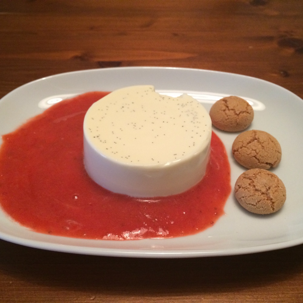 Panna Cotta mit Erdbeersoße