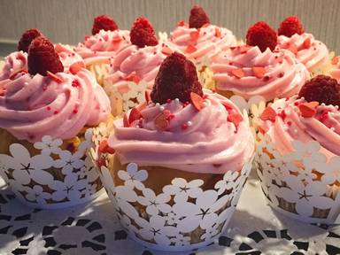 Raspberry And White Chocolate Cupcakes Recipe Kitchen Stories