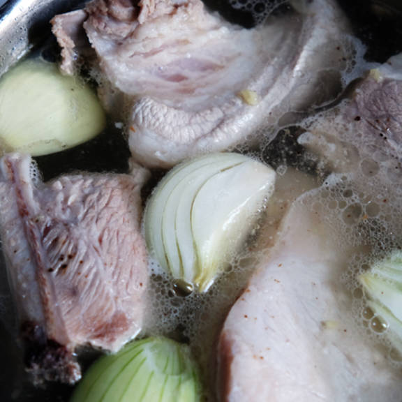 Galbi-Jjim (koreanische geschmorte Schweinerippen) | Rezept | Kitchen ... Galbi-Jjim (koreanische geschmorte Schweinerippen) | Rezept | Kitchen ...