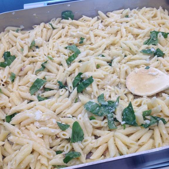 Nudelauflauf mit Mozzarella und Sardellen | Rezept | Kitchen Stories