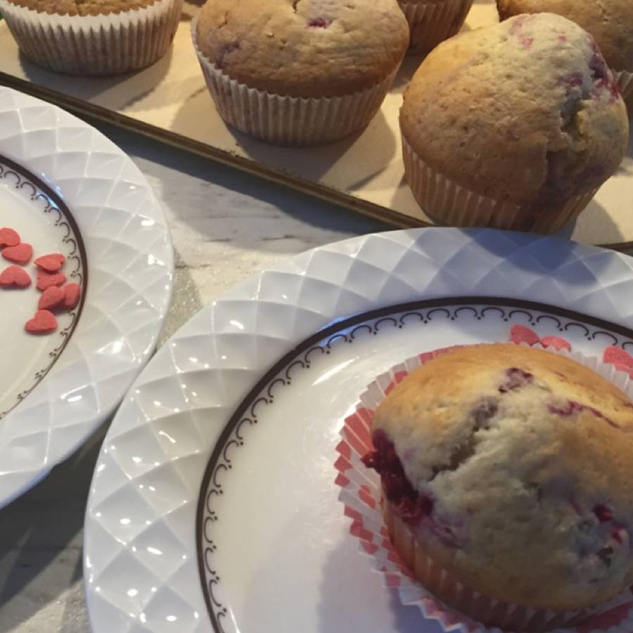 Cupcakes mit Himbeeren und weißer Schokolade | Rezept | Kitchen Stories