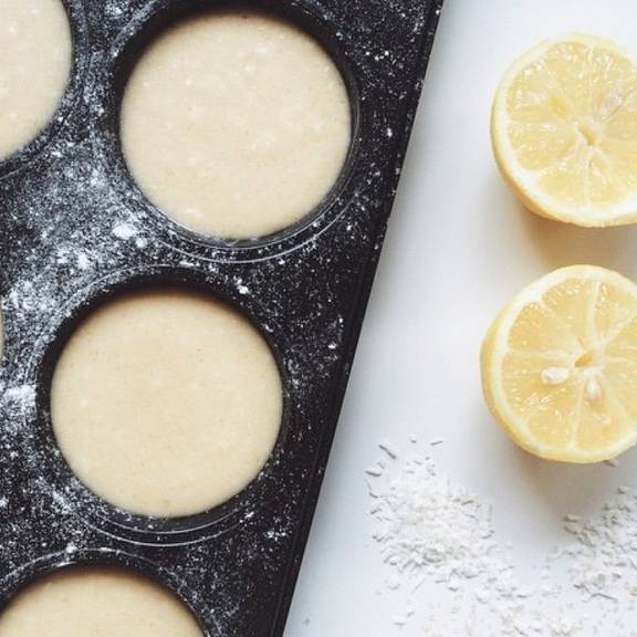 Kokos-Zitronen-Küchlein mit Glasur | Rezept | Kitchen Stories Kokos-Zitronen-Küchlein mit Glasur | Rezept | Kitchen Stories