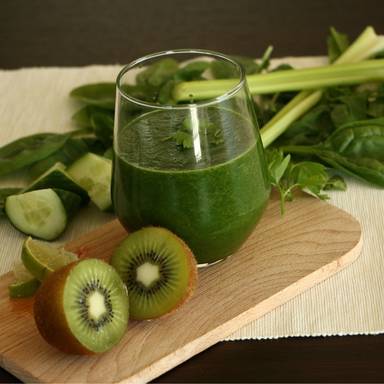 Matcha, spinach, and kiwi smoothie