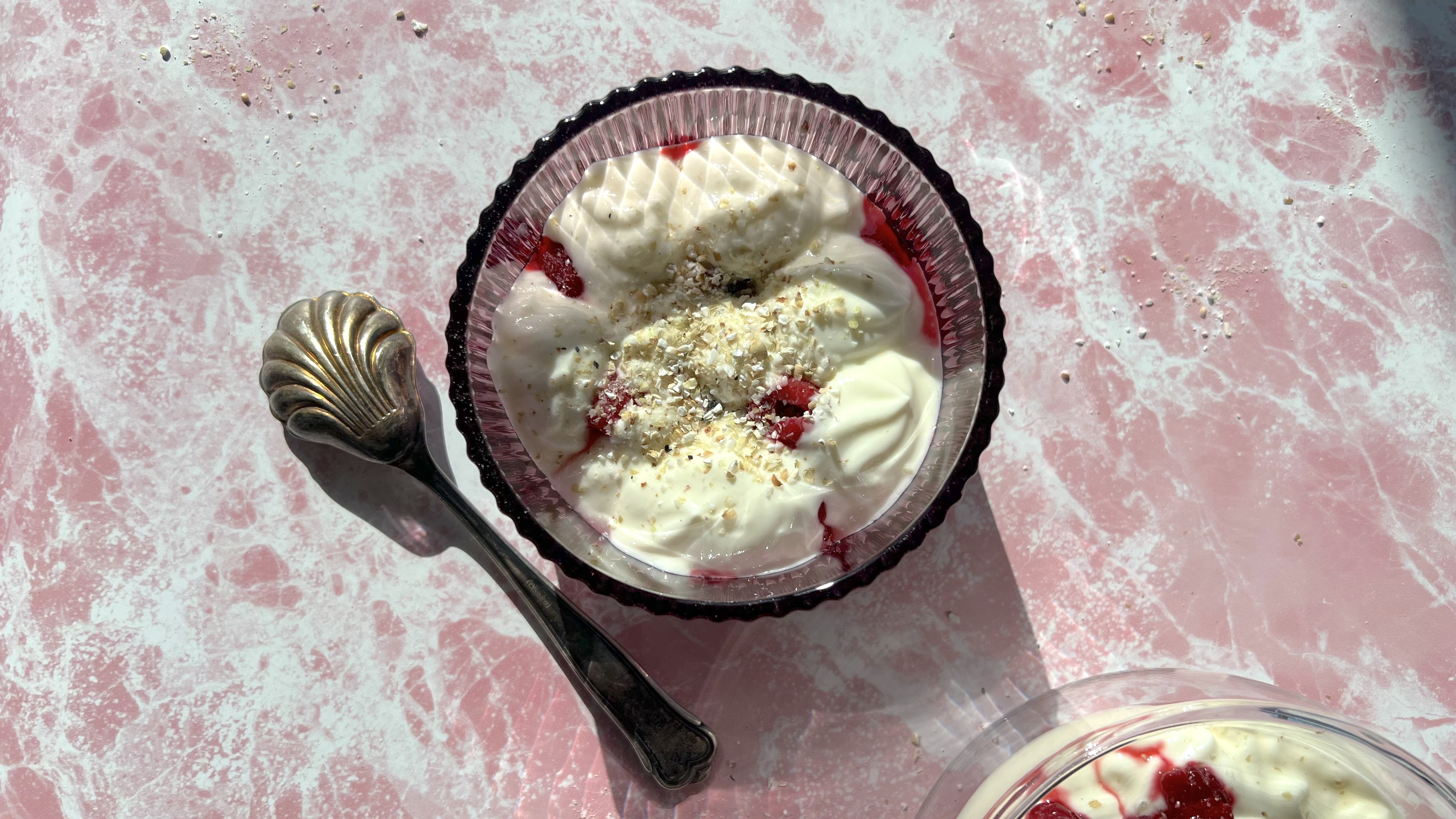 Schafsjoghurt mit Himbeeren