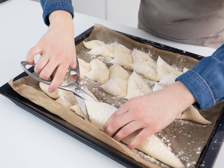 How to score and shape bread dough Kitchen Stories