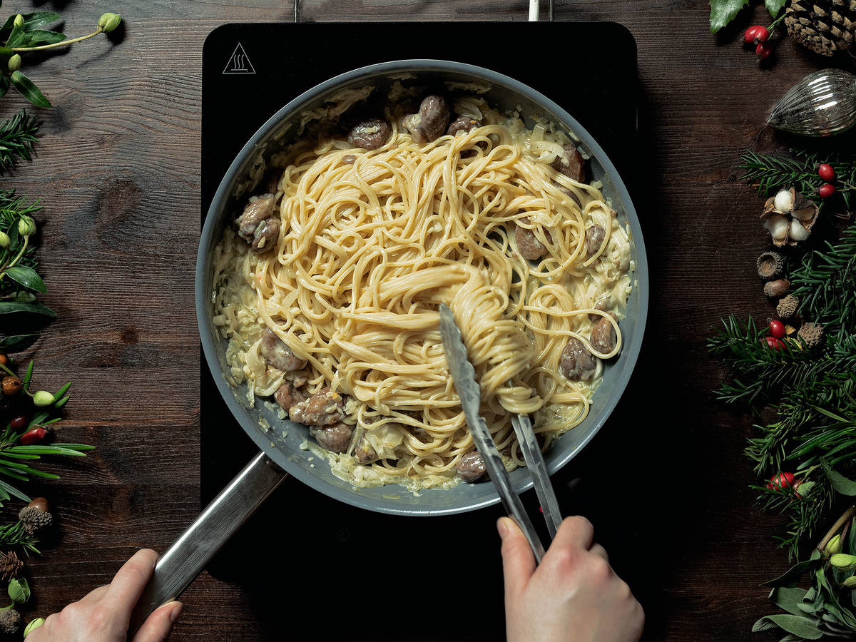Spaghetti mit Esskastanien, Chicorée und Apfel | Rezept mit Video ...