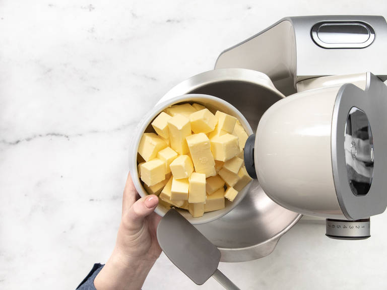 Add remaining butter and confectioner’s sugar to the bowl of a stand mixer and mix until creamy and light. Add the cooled white chocolate mixture and keep mixing until you get a fluffy buttercream frosting. Transfer the buttercream to a piping bag fitted with a decorating tip.