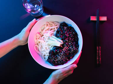 Jjajangmyeon Koreanische Schwarze Bohnen Nudeln Kitchen Stories Rezept Mit Video