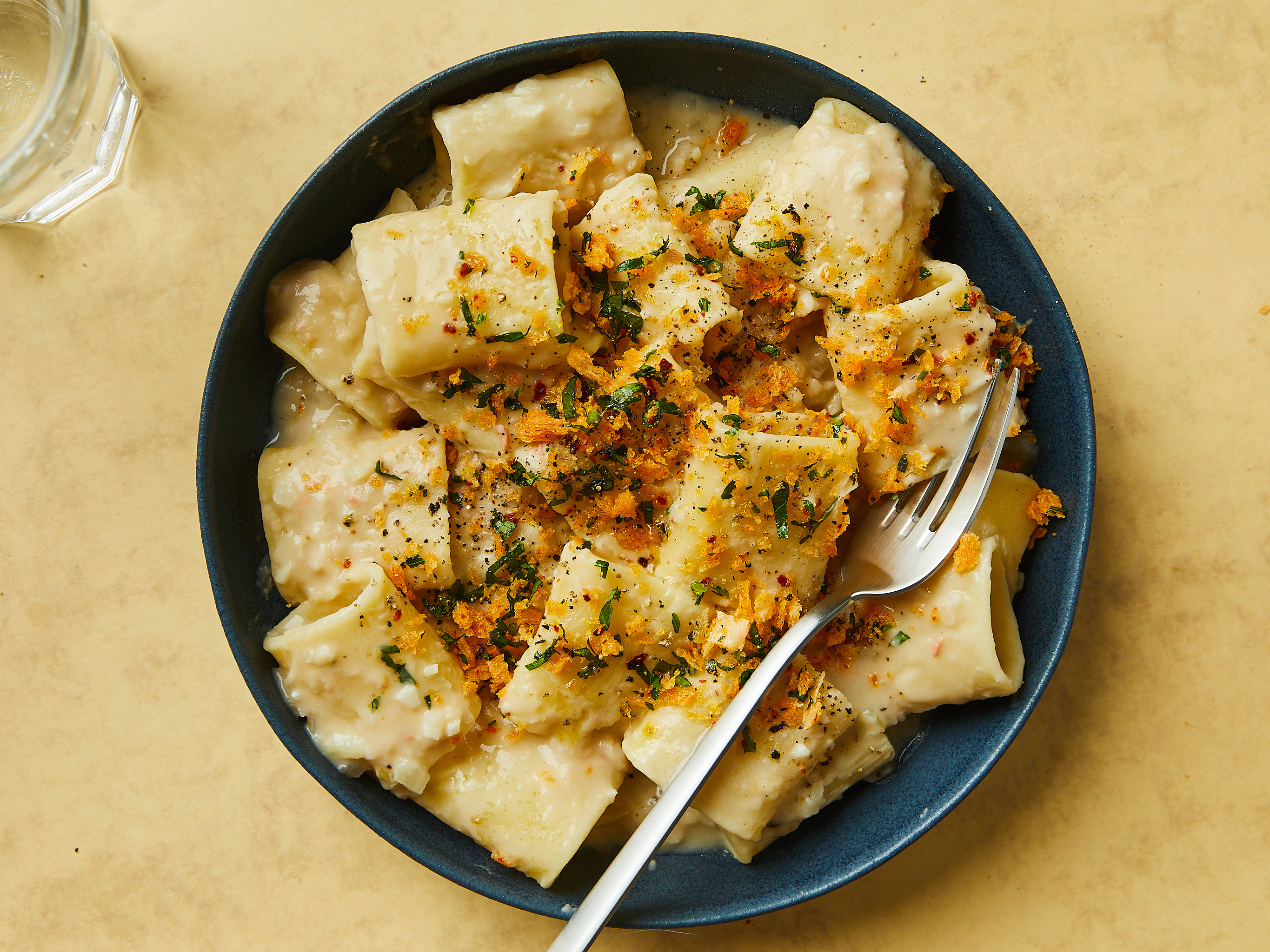 Creamy pasta with white bean sauce-image